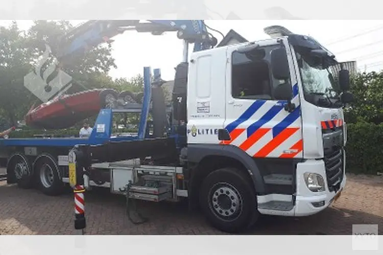 Agenten nemen Spitfire speedboot in beslag