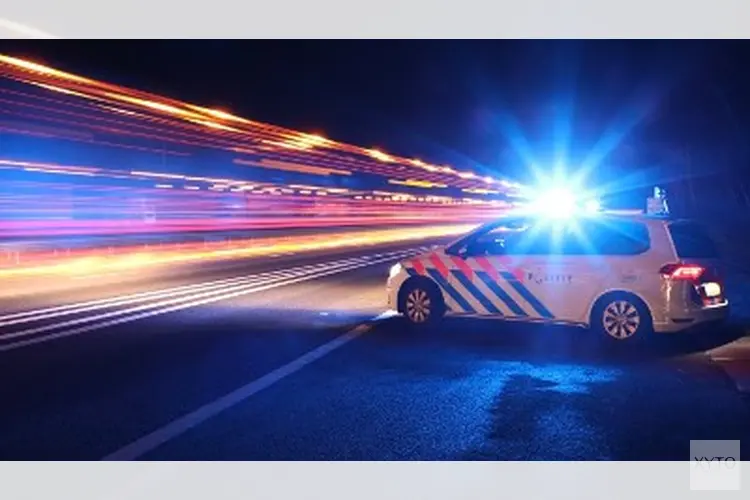 Auto te water in De Lier: persoon overleden