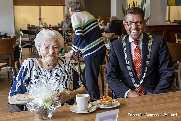 Mevrouw Otto-van der Ende uit Poeldijk 100 jaar