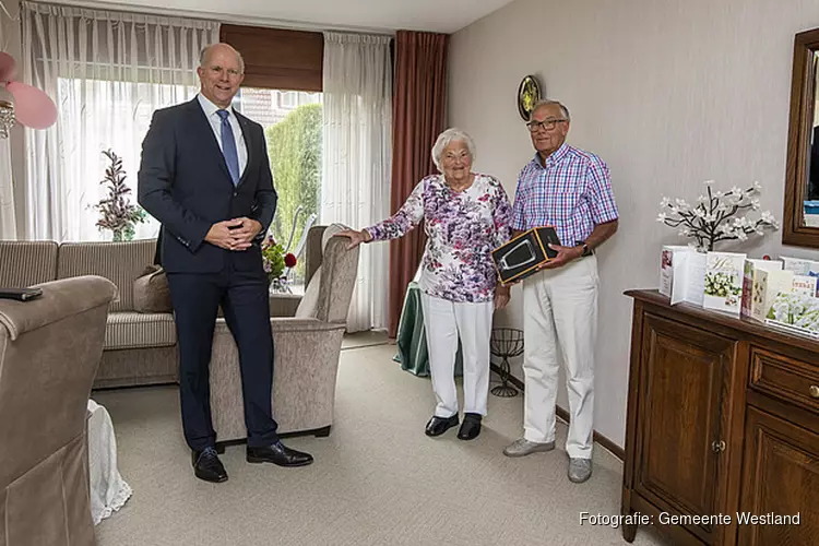 Felicitaties voor echtpaar Vellekoop-Rietdijk uit Naaldwijk