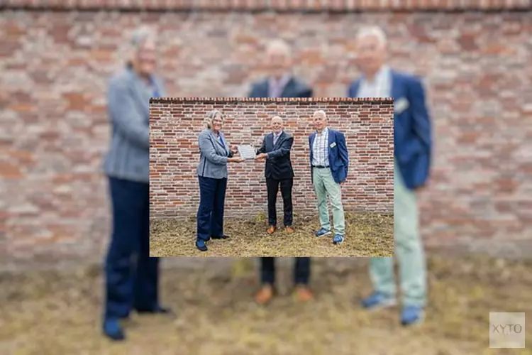 Gedenksteen voor de fruitmuur in Wateringen